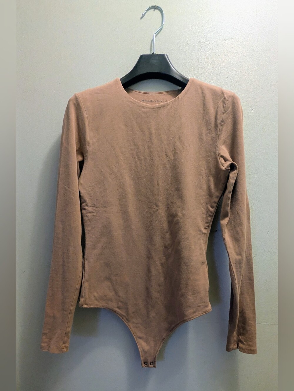 Abercrombie & Fitch Tan Long Sleeve Cotton Seamless Fabric Crew Bodysuit. Size S